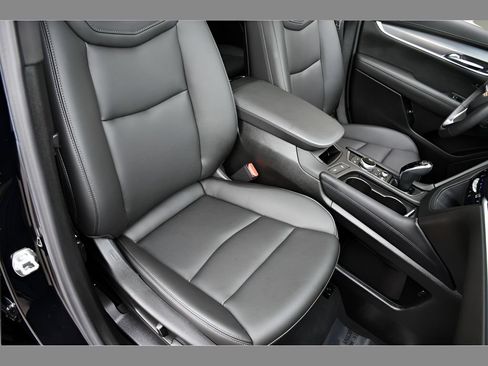 Used 2024 Cadillac XT6 Luxury w/ LPO, Floor Liner Package AWD/4WD image 32
