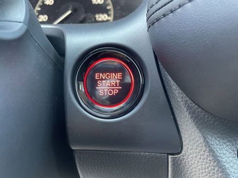 Certified 2025 Honda HR-V LX image 32