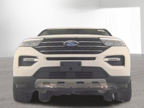 Used 2023 Ford Explorer XLT w/ Equipment Group 202A AWD/4WD image 3