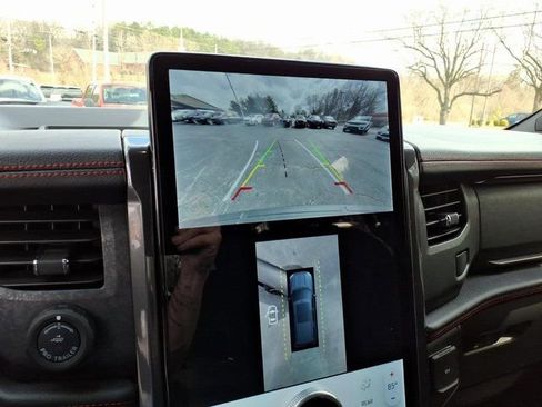 Used 2024 Ford Expedition Limited image 13