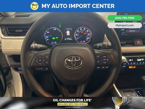 Used 2020 Toyota RAV4 XLE image 15