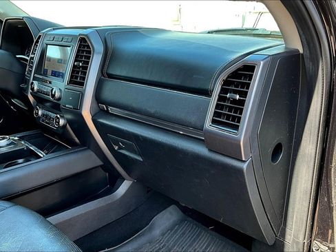 Used 2020 Ford Expedition Platinum image 19