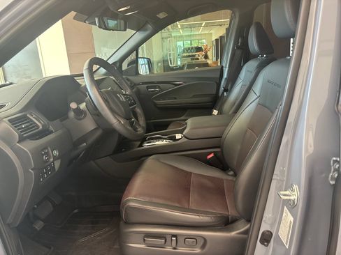 Certified 2025 Honda Ridgeline Black Edition image 12