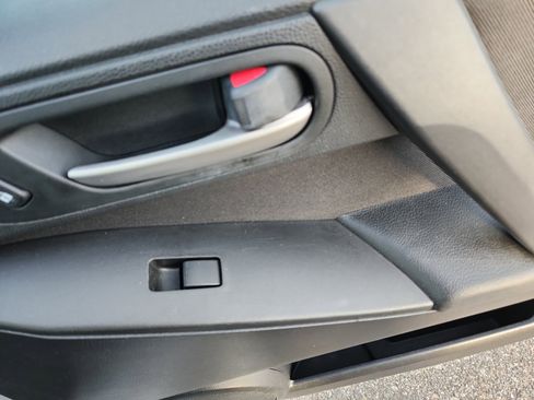 Used 2012 MAZDA MAZDA3 i Touring image 17