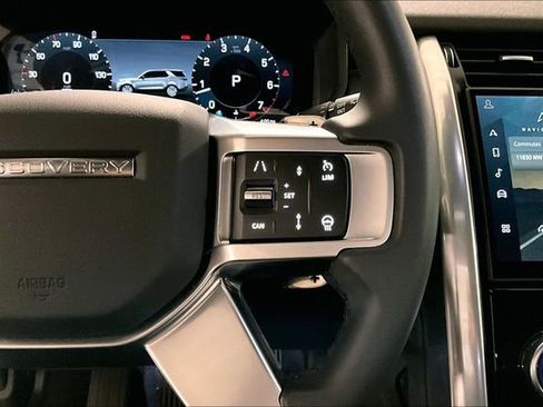 Certified 2025 Land Rover Discovery S image 21