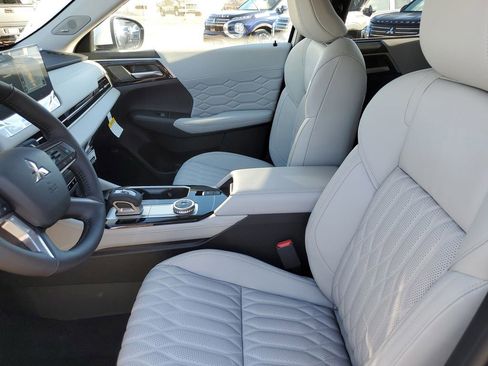 New 2026 Mitsubishi Outlander SEL FWD image 13