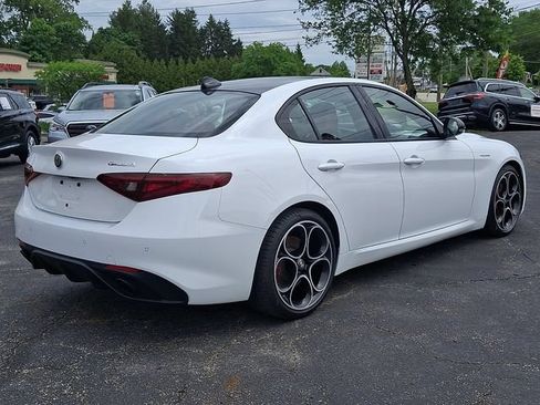Used 2023 Alfa Romeo Giulia Veloce RWD image 6
