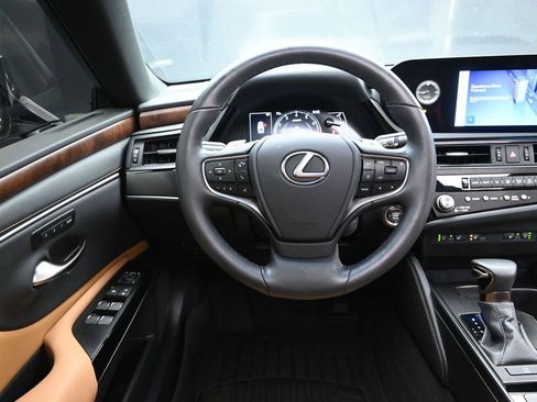 Certified 2024 Lexus ES 250 w/ Premium Package image 29