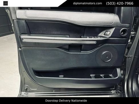 Used 2020 Ford Expedition XLT w/ Equipment Group 202A AWD/4WD image 30
