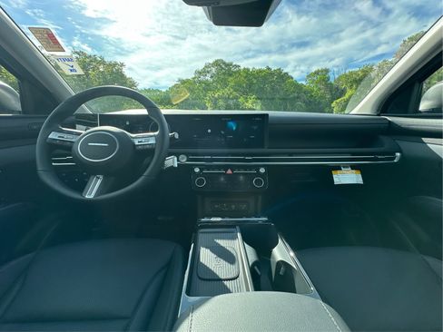 Used 2025 Hyundai Tucson Limited AWD/4WD image 27