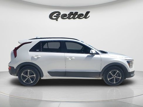 Used 2023 Kia Niro EX FWD image 4