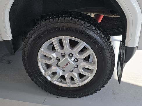 Used 2022 GMC Sierra 2500 SLT w/ SLT Premium Package image 10