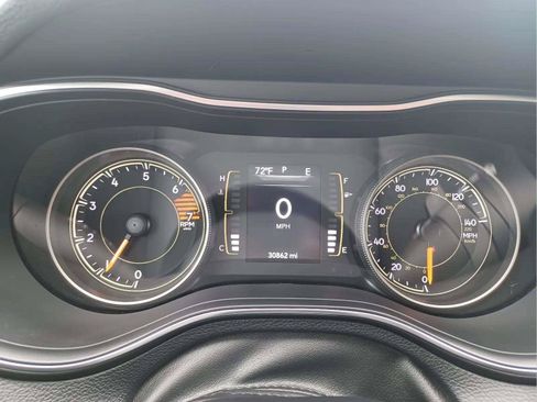 Used 2020 Jeep Cherokee 4WD Latitude image 14
