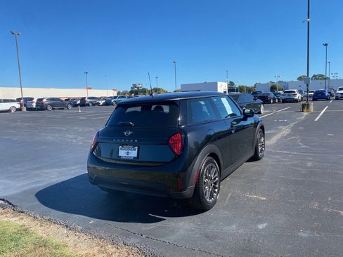 Used 2025 MINI Cooper 2-Door Hardtop image 5