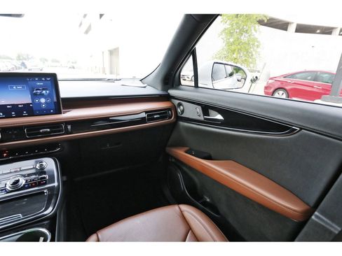 Used 2022 Lincoln Nautilus Reserve w/ Equipment Group 201A FWD image 12
