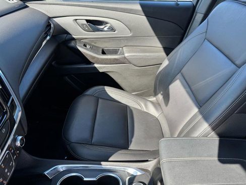 Used 2023 Chevrolet Traverse LT FWD image 13