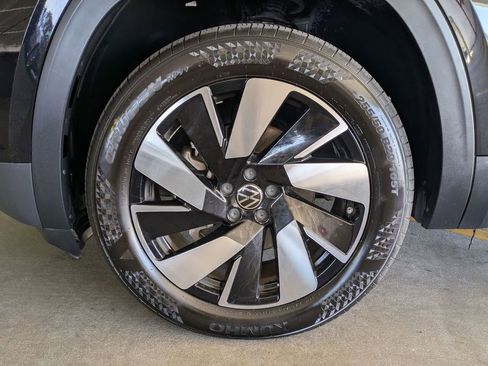 Used 2025 Volkswagen Atlas Cross Sport SE AWD/4WD image 30