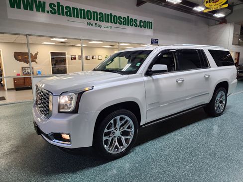 Used 2020 GMC Yukon XL Denali w/ Denali Ultimate Package image 2