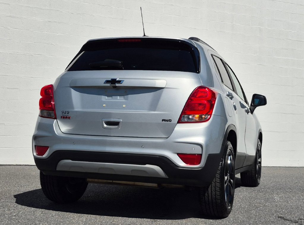 Used 2020 Chevrolet Trax LT w/ Redline Edition AWD/4WD image 15