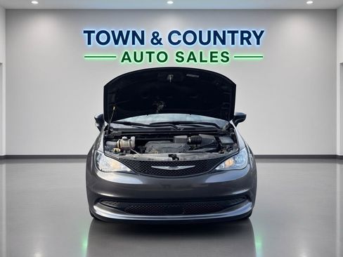 Used 2023 Chrysler Voyager LX FWD image 10