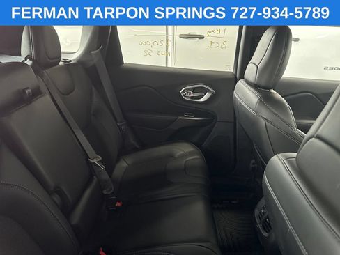 Used 2020 Jeep Cherokee Latitude Plus FWD image 5