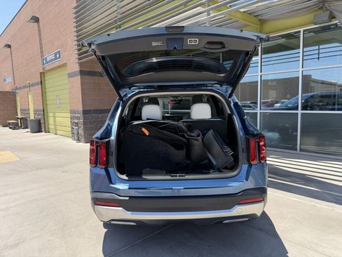 Used 2025 Kia Sorento EX AWD/4WD image 37