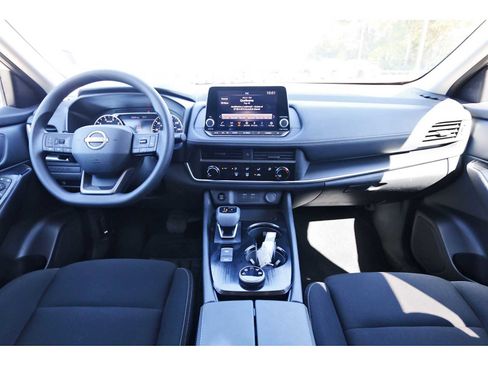 Used 2025 Nissan Rogue S image 7