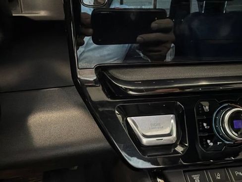 Used 2024 GMC Sierra 2500 AT4 w/ AT4 Premium Plus Package AWD/4WD image 26