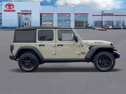Used 2022 Jeep Wrangler Unlimited Sport image 3