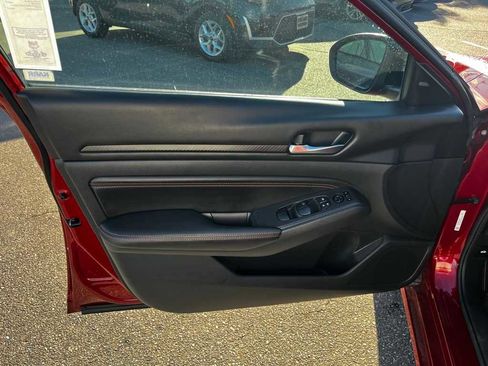 Used 2021 Nissan Altima 2.5 SR w/ SR Premium Package image 13