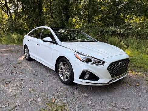 Used 2019 Hyundai Sonata Limited w/ Ultimate Package 04 FWD image 2