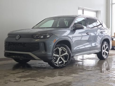 New 2026 Volkswagen Tiguan SE image 2