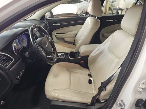 Used 2016 Chrysler 300 Touring L RWD image 5