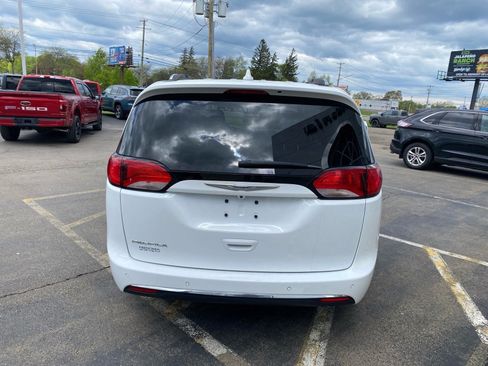Used 2020 Chrysler Pacifica Touring-L w/ Advanced Safetytec Group FWD image 4