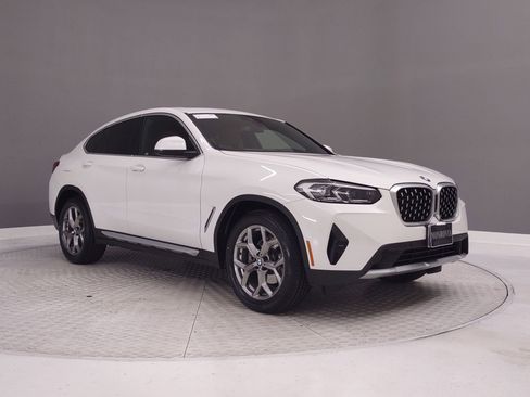 Certified 2023 BMW X4 xDrive30i w/ Convenience Package image 5
