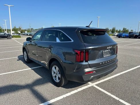 Certified 2022 Kia Sorento LX FWD image 8