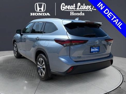 Used 2024 Toyota Highlander XLE AWD/4WD image 4