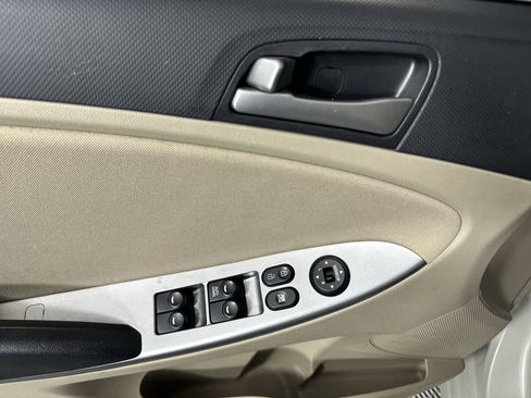 Used 2016 Hyundai Accent SE FWD image 11