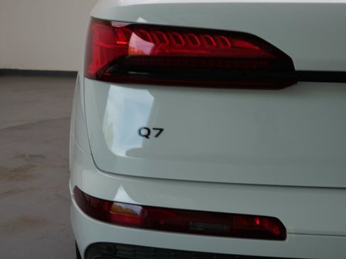 Certified 2025 Audi Q7 2.0T Premium Plus AWD/4WD image 8