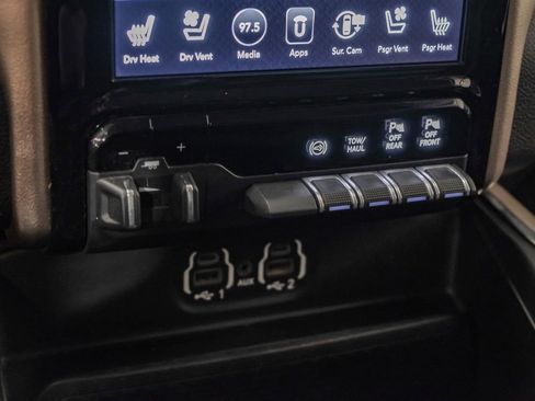 Used 2020 RAM 3500 Laramie image 27