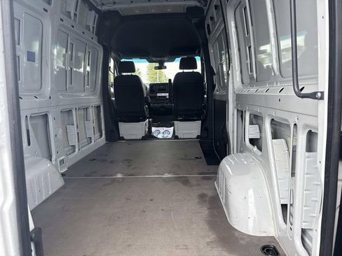 Used 2025 Mercedes-Benz Sprinter 2500 image 7
