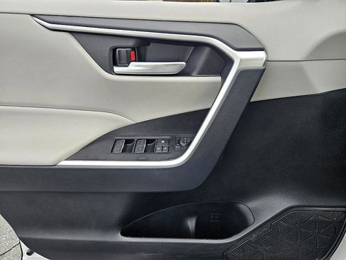 Used 2025 Toyota RAV4 XLE image 29