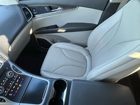 Used 2020 Lincoln Nautilus Reserve image 32