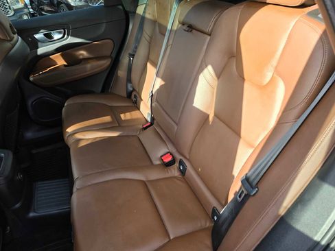 Used 2023 Volvo XC60 T8 Plus image 19