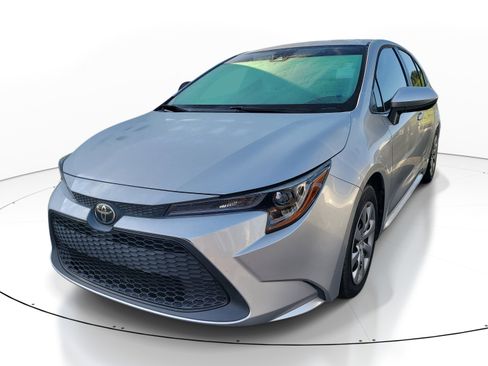 Used 2022 Toyota Corolla LE FWD image 3
