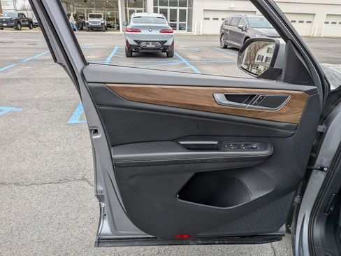 Used 2024 Volkswagen Atlas SE AWD/4WD image 7