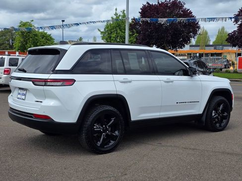 Used 2023 Jeep Grand Cherokee Limited w/ Luxury Tech Group II AWD/4WD image 34