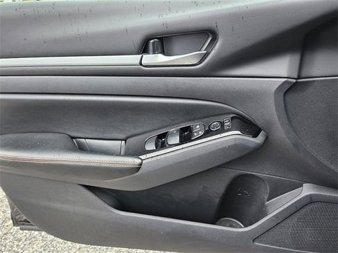 Used 2024 Nissan Altima 2.5 SR image 29