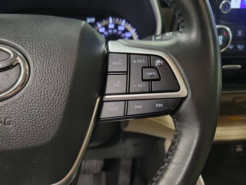 Used 2023 Toyota Highlander XLE AWD/4WD image 27