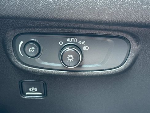 Used 2022 GMC Terrain SLE image 12